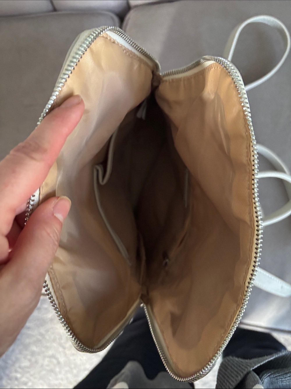 Simons White Minimal Flap Drawstring Backpack - Picture 5 of 7